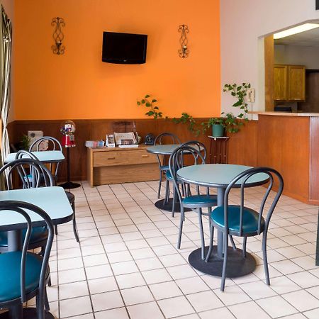Super 8 By Wyndham Omaha Ne Hotel Bagian luar foto
