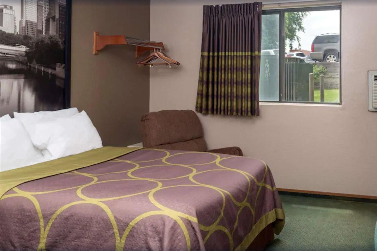 Super 8 By Wyndham Omaha Ne Hotel Bagian luar foto