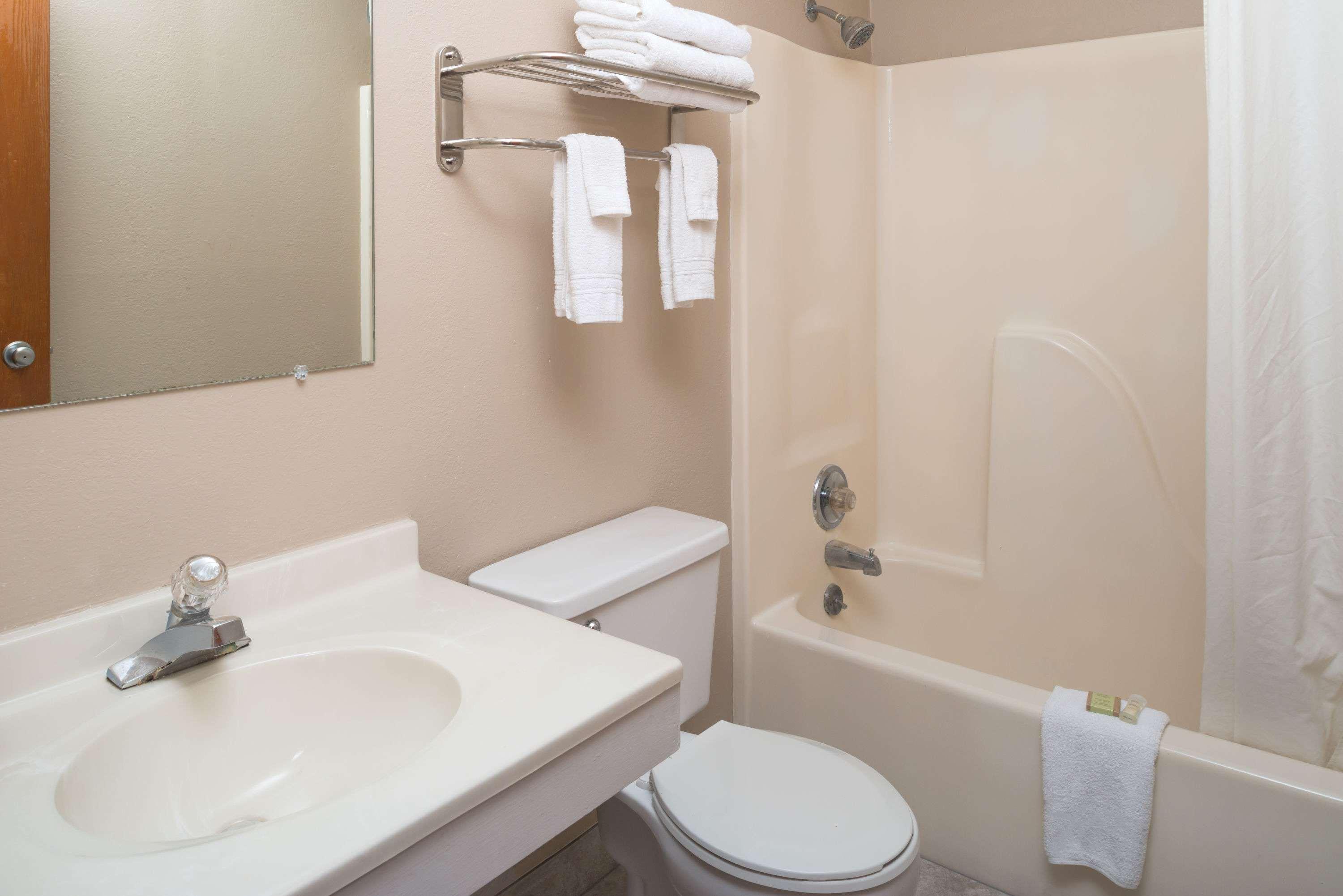 Super 8 By Wyndham Omaha Ne Hotel Bagian luar foto
