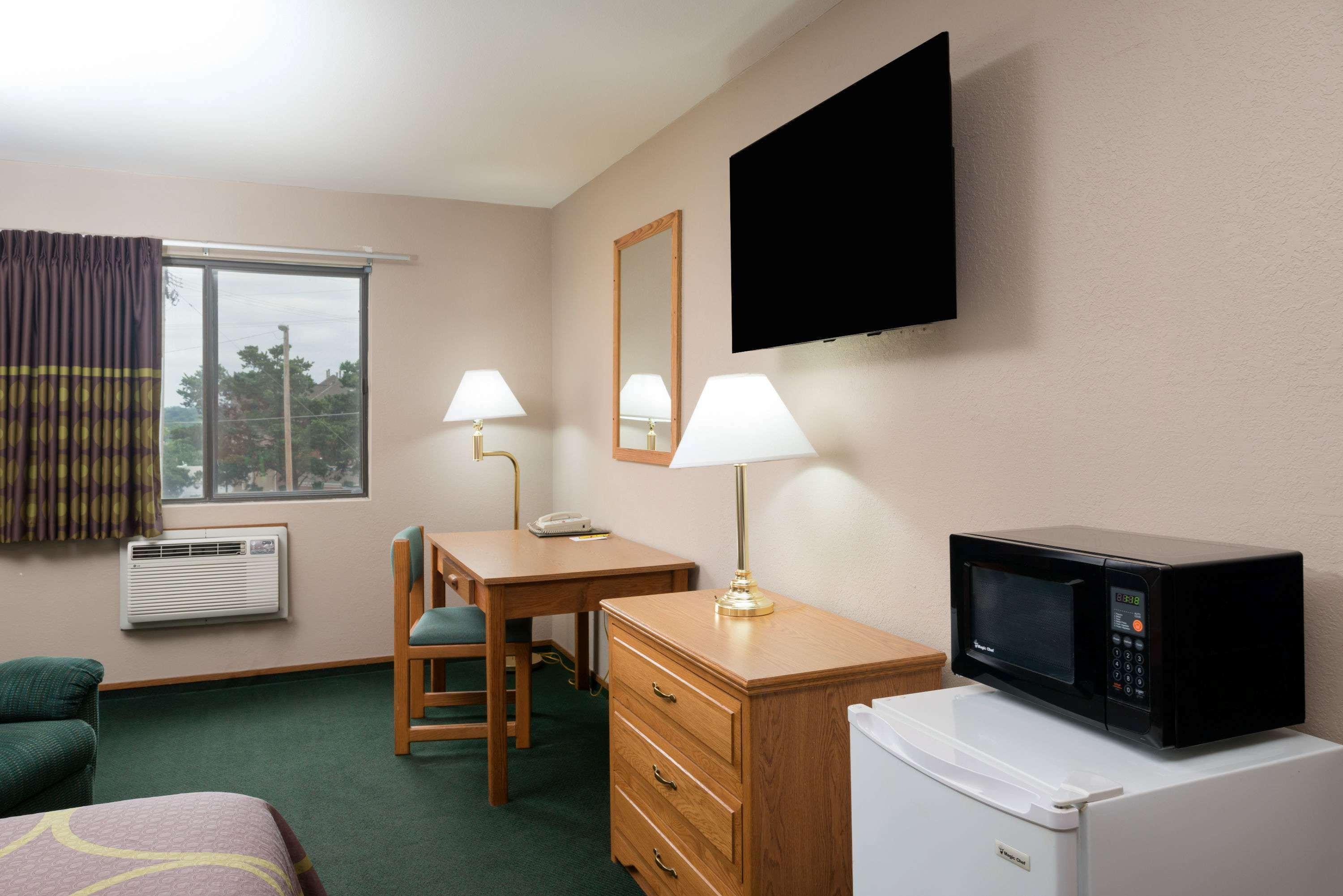 Super 8 By Wyndham Omaha Ne Hotel Bagian luar foto