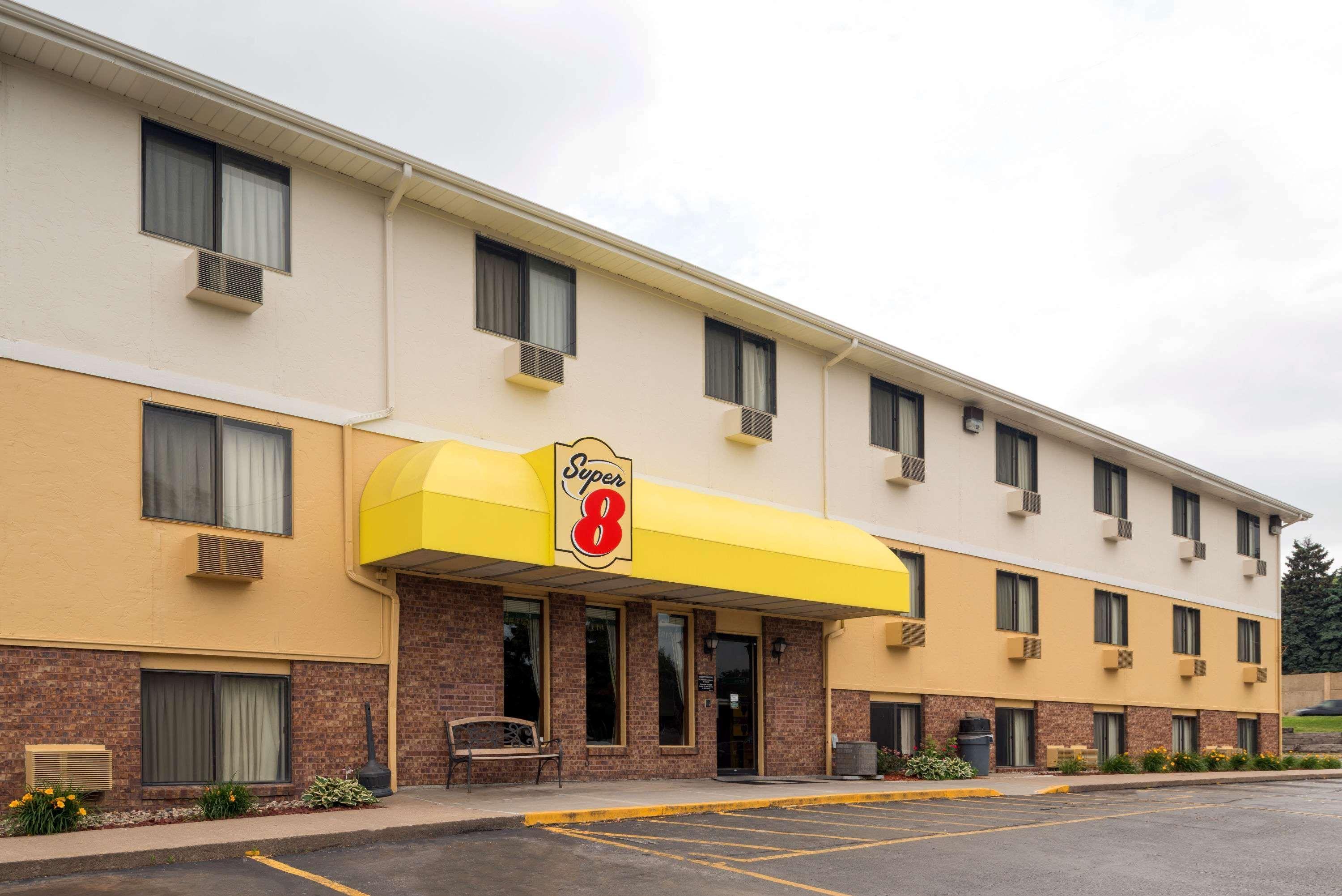 Super 8 By Wyndham Omaha Ne Hotel Bagian luar foto