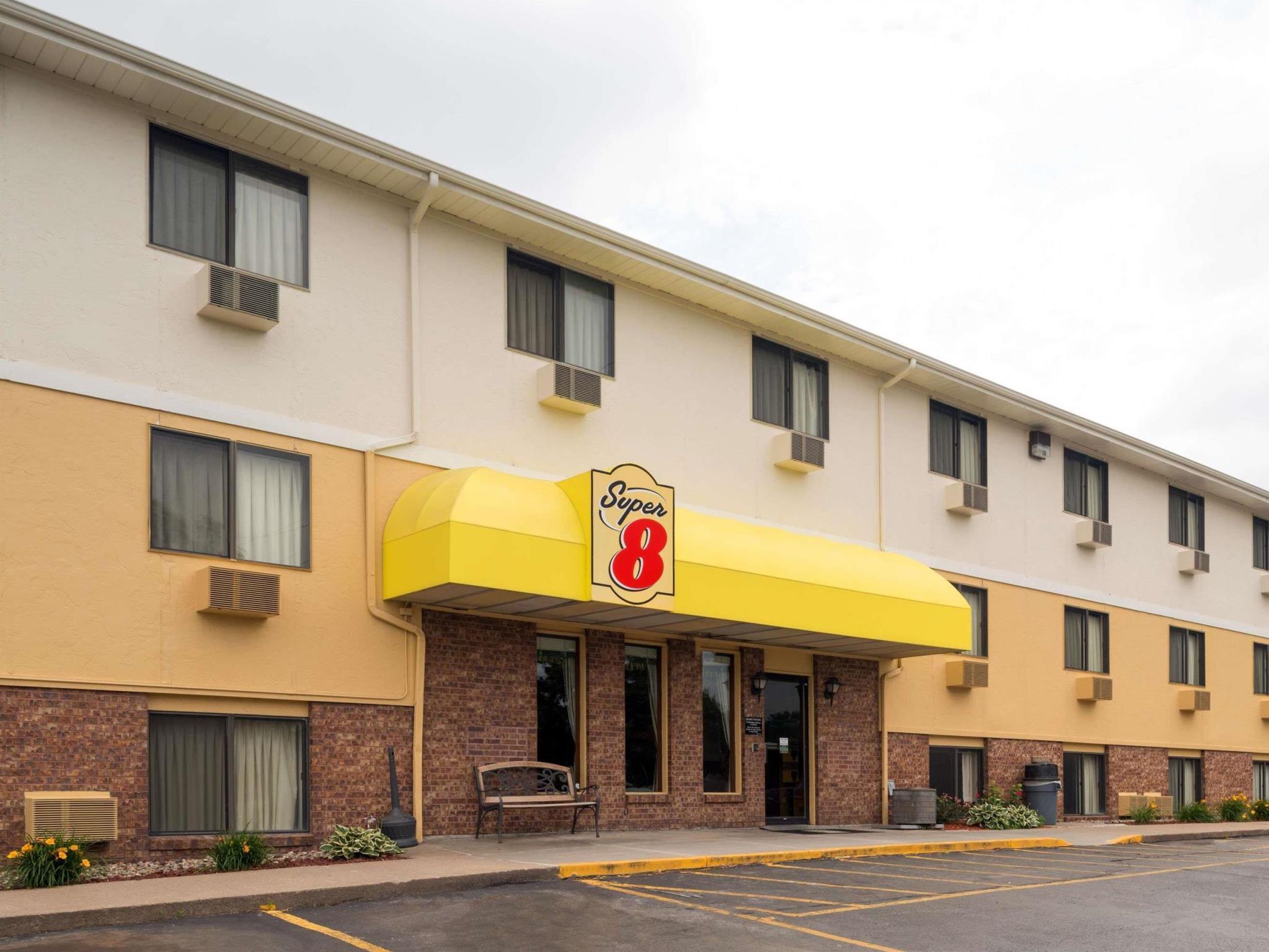 Super 8 By Wyndham Omaha Ne Hotel Bagian luar foto